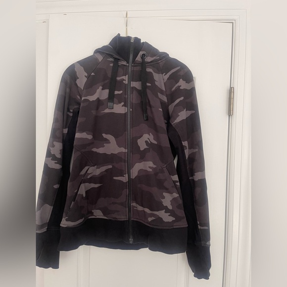 Athleta Triumph Hoodie Zip Up Jacket in Gray & Black Camouflage Camo Size S EUC - Picture 4 of 11